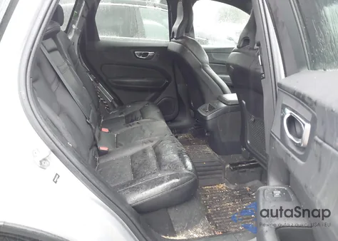 2020 Volvo Xc60 T5 Momentum z USA, uszkodzony, nr VIN YV4102RK4L1490670